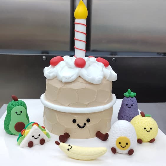 Jellycat Amuseable Cake 4 Inch (with 6 fondant figures)