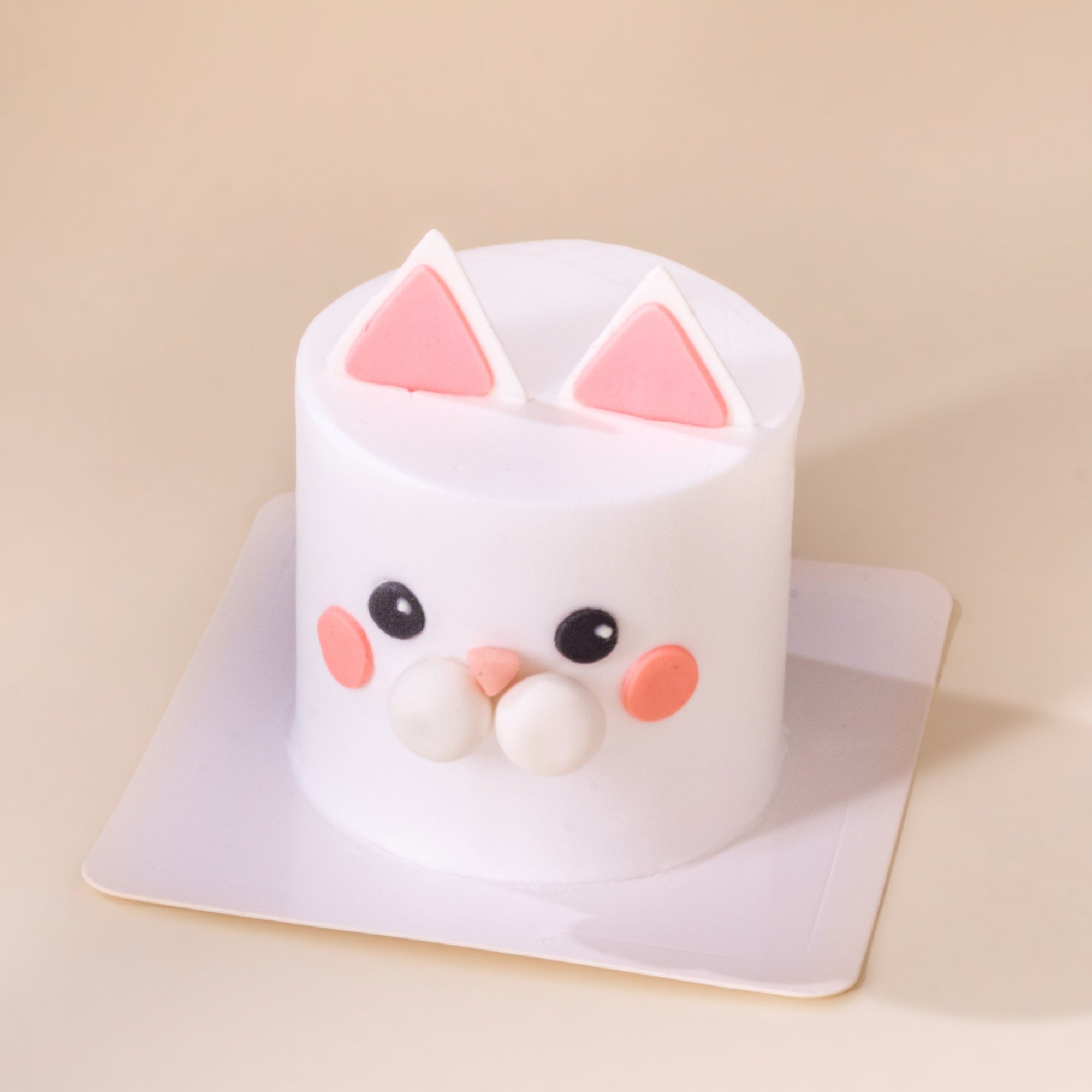 Mini 3-inch custom cake featuring an elegant White Cat design, handcrafted for birthdays and special celebrations in Malaysia. Designer cake available for delivery.